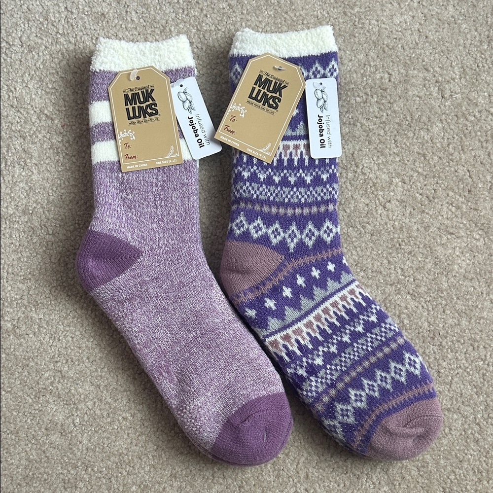 NWT Muk Luks Purple and White Patterned Socks